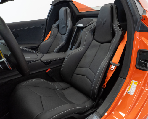 CORVETTE-LARANJA-MOTOR-ASSENTO-MOTORISTA