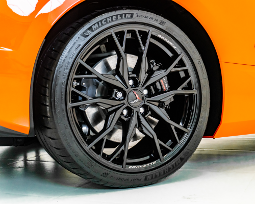 CORVETTE-LARANJA-MOTOR-RODA