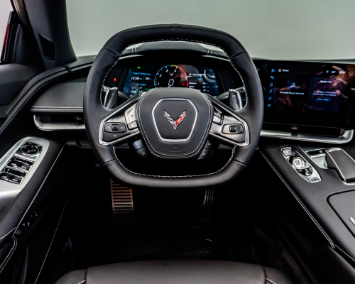 CORVETTE-LARANJA-MOTOR-VOLANTE-MOTORISTA