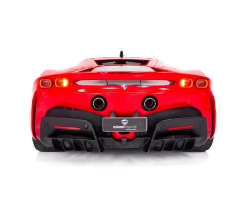 FERRARI-SF90-STRADALE-ROSSO-CORSA-TRASEIRA