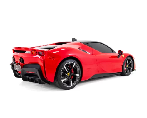 FERRARI-SF90-STRADALE-TRASEIRA-DIREITA
