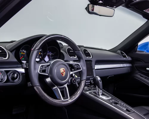 PORSCHE-718-BOXSTER-AZUL-VOLANTE